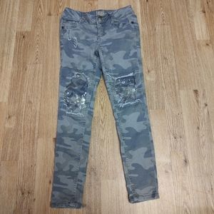 True Craft size 7 camo skinny jeans